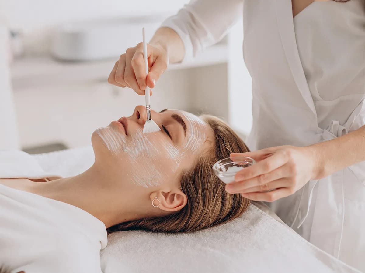 El peeling : el secreto de una piel joven y luminosa